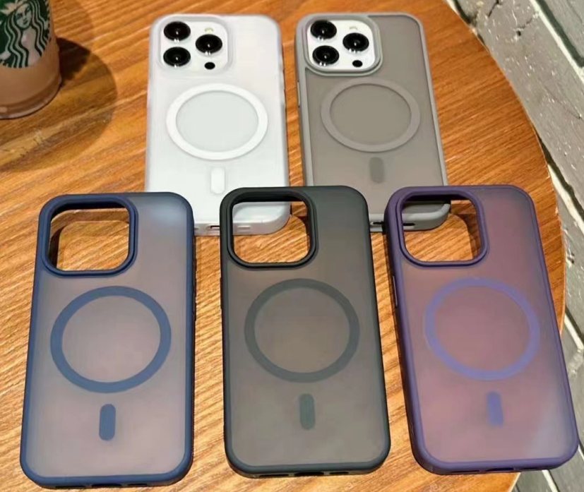 IPHONE 15 TPU+PC Magnetic Skin-friendly Matte Phone Case Transparent Black